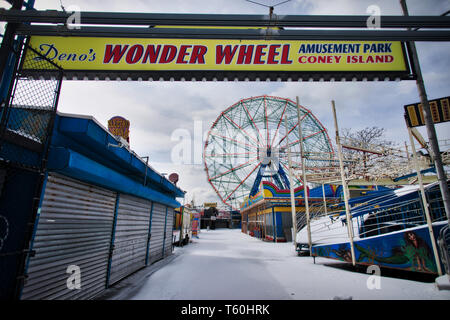 Coney Island, NY: Luna Park wonder wheel ride ingresso in Brooklyn, New York Foto Stock