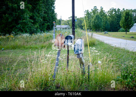 Comunità rurali di cassette postali sul ciglio della strada Foto Stock