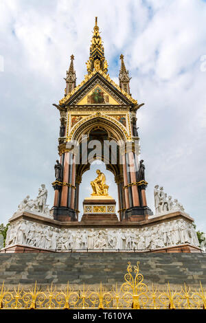 Albert Memorial, i giardini di Kensington , di fronte al Royal Albert Hall di Londra, Inghilterra) Foto Stock