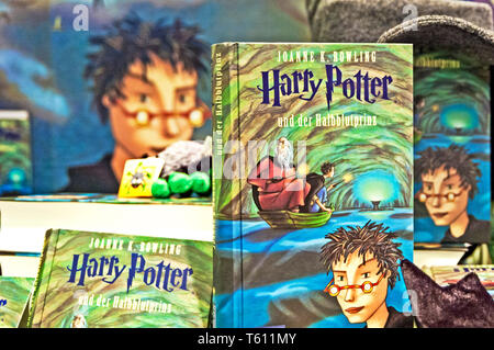 Presentazione del libro "Harry Potter e il Principe mezzosangue" in una libreria tedesca; Präsentation des romani "Harry Potter und der Halbblutprinz" Foto Stock