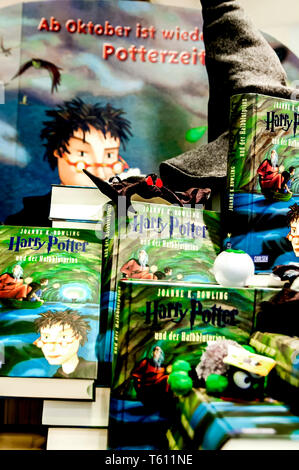 Presentazione del libro "Harry Potter e il Principe mezzosangue" in una libreria tedesca; Präsentation des romani "Harry Potter und der Halbblutprinz" Foto Stock