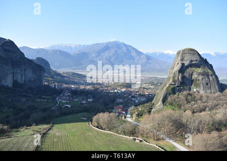 Meglio di Meteora Grecia Monestaries sulle rocce metamorfosi monastero del XIII secolo le ossa dei monaci Viaggi Top 10 Grecia siti religiosi di viaggio Grecia Foto Stock