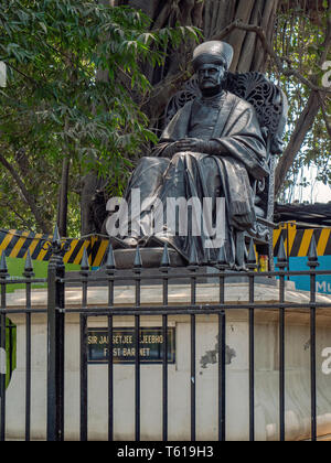 15-Apr-2019-statua di Sir Jamsetjee Jejeebhoy, 1° Baronet Jejeebhoy di Bombay vicino maidan ovale-Mumbai India Maharashtra Foto Stock