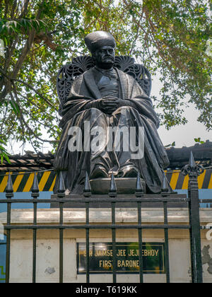 15-Apr-2019-statua di Sir Jamsetjee Jejeebhoy, 1° Baronet Jejeebhoy di Bombay vicino maidan ovale-Mumbai India Maharashtra Foto Stock