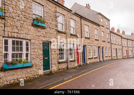 Terrazza di case di sasso in Castle Street, Armagh, Irlanda del Nord Foto Stock