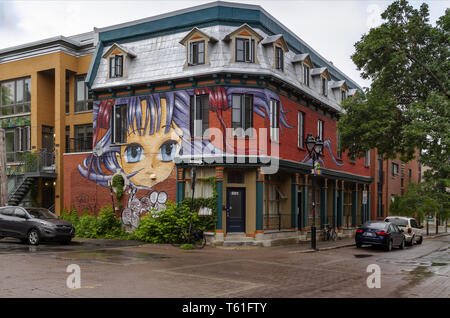 Montreal, Canada - 24 Giugno 2018- Creative graffiti street art murales lungo le strade e i vicoli di Montreal, la più grande città del Québec Foto Stock