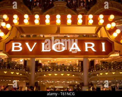 Parigi, Francia, agosto 18,2018: BVLGARI logo sul display in Galeries Lafayette Foto Stock