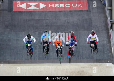 Piloti pratica durante i due giorni del 2019 UCI BMX Supercross World Cup presso la HSBC UK National centro ciclistico, Manchester. Foto Stock