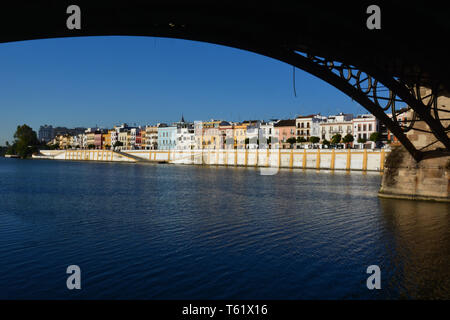 Triana, uno dei più famosi quartieri di Siviglia Spagna Foto Stock