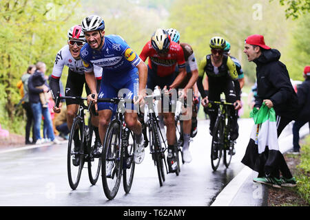 Luik, 27-04-2019, ciclismo, Luik Bastenaken Luik, heren, uomini, Julian Alaphilippe en Michael Kwiatkovski in de aanval Foto Stock