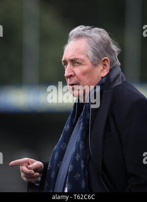 Kingston, Regno Unito. 28 apr, 2019. Gérard Houllier durante il femminile UEFA Champions League semi-finale 2 gamba match tra Chelsea donne e Olympique Lyonnais Feminin al Cherry Red Records Stadium, Kingston, in Inghilterra il 28 aprile 2019. Foto di Andy Rowland. Credito: prime immagini multimediali/Alamy Live News Foto Stock