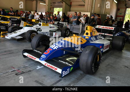 Imola, 27 Aprile 2019: Storico 1983 F1 Williams FW08 Test Car ex Ayrton Senna nel box durante la Minardi Giornata Storica 2019 sul circuito di Imola in Italia. Foto Stock