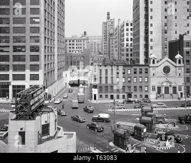1950 Ingresso a Holland Tunnel da Manhattan sotto il fiume Hudson A JERSEY CITY NEW JERSEY NEW YORK CITY NEW YORK STATI UNITI D'AMERICA - r2183 HAR001 HARS a NYC per la connessione di accesso concettuale DI NEW YORK città Automobili Veicoli NEW JERSEY NEW YORK CITY città di jersey nero e bianco in cemento HAR001 fiume Hudson in vecchio stile Foto Stock