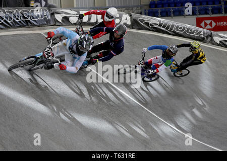 Piloti pratica durante i due giorni del 2019 UCI BMX Supercross World Cup presso la HSBC UK National centro ciclistico, Manchester. Foto Stock