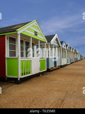 Riga della pittoresca spiaggia di capanne in East Coast Città Southwold, Suffolk REGNO UNITO Foto Stock