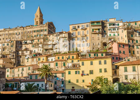 Centro storico di Ventimiglia, Liguria, Italia nord-occidentale Foto Stock