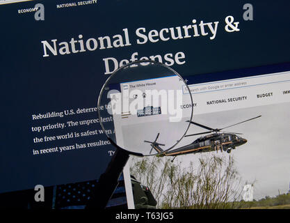 MONTREAL, Canada - 24 Aprile 2019 : USA Casa Bianca di sicurezza nazionale e difesa governo home page sotto la lente di ingrandimento. Whitehouse.gov è l'o Foto Stock