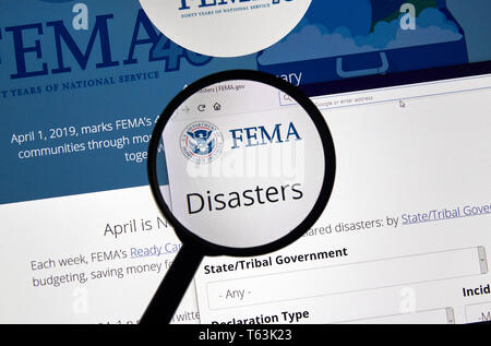 MONTREAL, Canada - 24 Aprile 2019 : disastri Fema.gov Governo USA home page sotto la lente di ingrandimento. FEMA è la legge federale di gestione delle emergenze Agenc Foto Stock