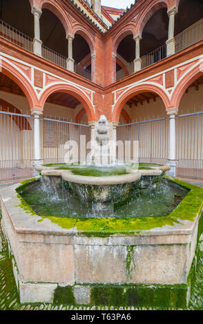 Compas de San Francisco fontana a Cordoba, Spagna. Gotico Rinascimentale tempio rimaneggiata nel XVIII secolo in stile barocco Foto Stock