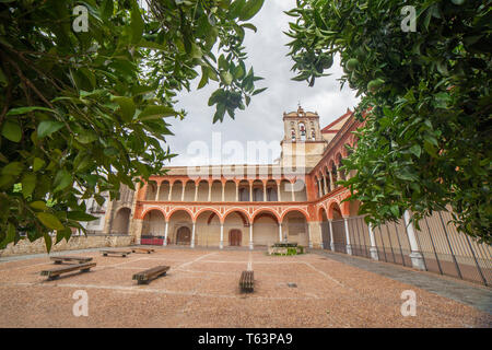 Convento di San Francisco a Compas de San Francisco Square a Cordoba, Spagna. Gotico Rinascimentale tempio rimaneggiata nel XVIII secolo in stile barocco Foto Stock