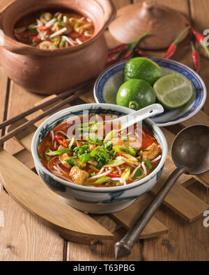 Khao poon. Riso zuppa di noodle. Laos cibo Foto Stock