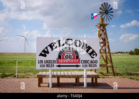 Digital Signage in Adrian dichiara orgogliosa a 1139 miglia di distanza per ogni originale US 66 endpoint, Texas, Stati Uniti d'America Foto Stock