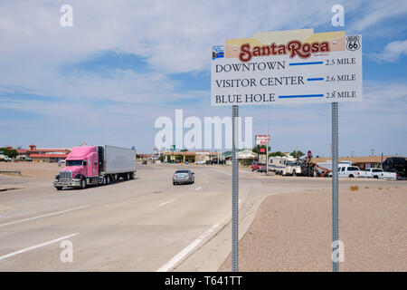 Santa Rosa segno di traffico sulla storica Route 66 nel Nuovo Messico, STATI UNITI D'AMERICA Foto Stock