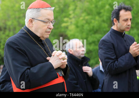 Monsignor André Vingt-Trois. Le stazioni della croce. Buon Venerdì. Basilica del Sacro Cuore. Parigi. Foto Stock