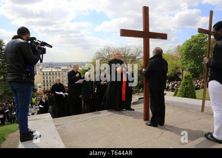 Monsignor André Vingt-Trois. Le stazioni della croce. Buon Venerdì. Basilica del Sacro Cuore. Parigi. Foto Stock