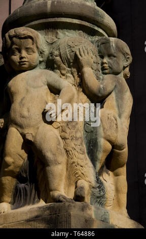 La scultura, Palais de la giustizia, Sarreguemines, F Foto Stock