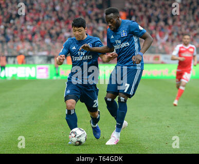 Berlino, Deutschland. 28 apr, 2019. Da sinistra a destra: Hee-Chan HWANG (HH), Khaled NAREY (HH), duelli, azione, calcio 2. Bundesliga, 31. GIORNATA EUROPEA Berlino (unione) - HSV Amburgo Amburgo Amburgo (HH) 2: 0, su 28.04 .2019 in Berlin/Germania. € | Utilizzo di credito in tutto il mondo: dpa/Alamy Live News Foto Stock