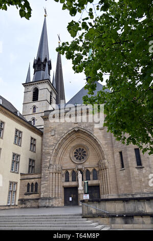 Luxemburg, Lussemburgo. 29 apr, 2019. La cattedrale di Notre Dame a Lussemburgo città. I funerali di stato del defunto ex Granduca Jean si svolgerà qui il 4 maggio 2019. Jean è ivi sepolto nella cripta della tomba principesca. Credito: Harald Tittel/dpa/Alamy Live News Foto Stock