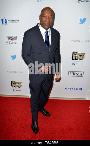 ***FILE FOTO*** regista John Singleton è scomparso all'età di 51. LOS ANGELES, CA - 1 dicembre: John Singleton assiste il 2016 Ebano Power 100 Gala presso il Beverly Hilton Hotel di Beverly Hills, la California il 1 dicembre 2016. Credito: Koi Sojer/Snap'N U foto/MediaPunch Foto Stock