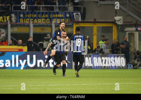 Milano, Italia. 27 apr, 2019. calcio, campionato di Serie A TIM 2018-19 Inter vs Juventus 1-1 nella foto: NAINGGOLAN Credit: Indipendente Agenzia fotografica/Alamy Live News Foto Stock