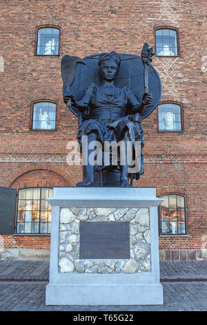 Danimarca, Copenaghen, io sono Queen Mary statua, un ibrido di corpi, nazioni e narrazioni scultura, sul Langelinie Promenade foto di Fabio Mazzarella/S Foto Stock