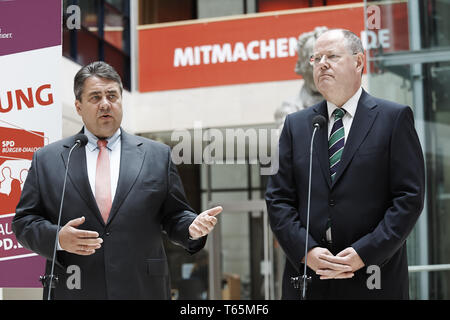 Peer Steinbrück e Sigmar GABRIEL alla elezione Foto Stock