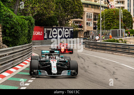 Monte Carlo/Monaco - 27/05/2018 - #44 Lewis Hamilton (GBR, Mercedes) e #7 Kimi Raikkonen (pinna Ferrari) durante il GP di Monaco Foto Stock