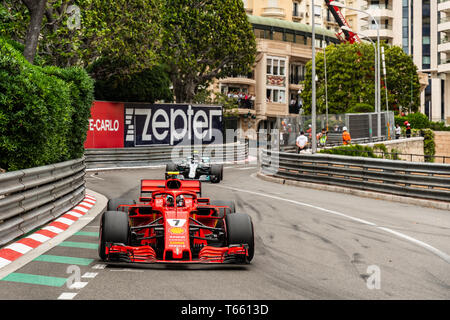 Monte Carlo/Monaco - 27/05/2018 - #7 Kimi Raikkonen (pinna Ferrari) e #77 Valtteri Bottas (FIN, Mercedes) nella loro corsa lunga battaglia durante il Principato di Monaco Foto Stock