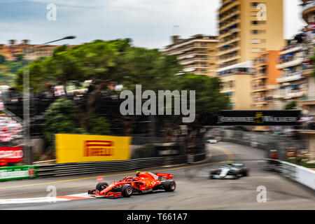 Monte Carlo/Monaco - 27/05/2018 - #7 Kimi Raikkonen (pinna Ferrari) e #77 Valtteri Bottas (FIN, Mercedes) nella loro corsa lunga battaglia durante il Principato di Monaco Foto Stock