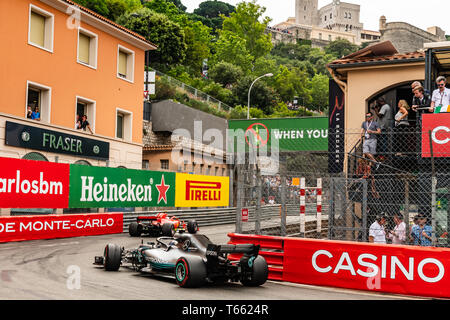 Monte Carlo/Monaco - 27/05/2018 - #7 Kimi Raikkonen (pinna Ferrari) e #77 Valtteri Bottas (FIN, Mercedes) nella loro corsa lunga battaglia durante il Principato di Monaco Foto Stock