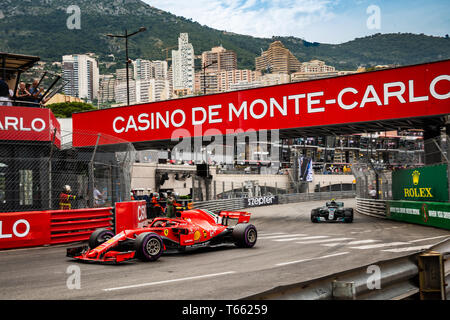 Monte Carlo/Monaco - 27/05/2018 - #7 Kimi Raikkonen (pinna Ferrari) e #77 Valtteri Bottas (FIN, Mercedes) nella loro corsa lunga battaglia durante il Principato di Monaco Foto Stock