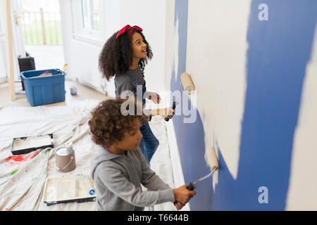 Fratello e Sorella di parete di verniciatura Foto Stock