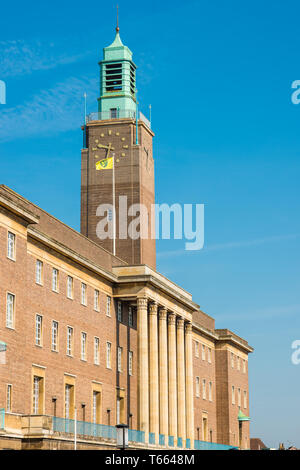 Imponente edificio Art Deco della City Hall nel centro città di Norwich, Norfolk, Inghilterra, Regno Unito. Foto Stock