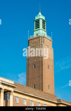 Imponente edificio Art Deco della City Hall nel centro città di Norwich, Norfolk, Inghilterra, Regno Unito. Foto Stock