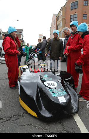 Greenpower Electric Car Racing venite a Kingston upon Hull strade per la prima mai street electric car gara in Gran Bretagna il 28 aprile 2019 Foto Stock