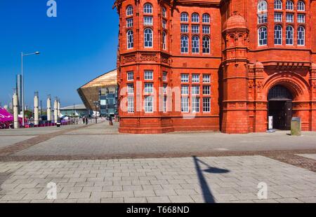 Grado 1 elencati Edificio Pierhead (Adeilad Pierhead y), la Baia di Cardiff, Galles, Regno Unito. Foto Stock