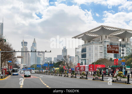 Piazza del Popolo, la piazza principale del quartiere Hauangpu di Shanghai in Cina Foto Stock