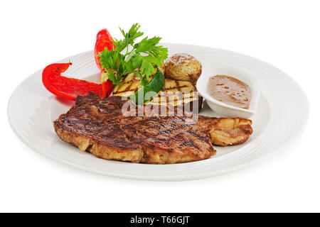 Bistecche alla griglia, patate al forno e verdure su w Foto Stock