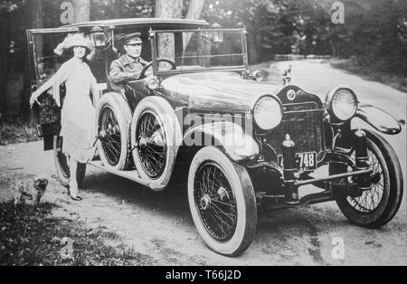 Archiviazione di vecchie foto in bianco e nero che mostra Minerva 38 CV SS, 1914 vintage auto da lusso belga produttore automobilistico Minerva, Belgio Foto Stock