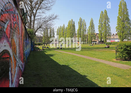 Allen giardini, vicino a Brick Lane Market e lungo London Street in Spitalfields, East London, Regno Unito Foto Stock